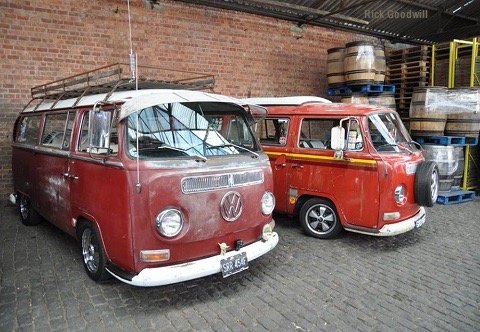 Red campervan ninove